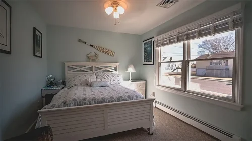 queen bedroom